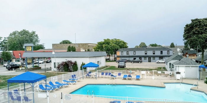 Lakeside Motor Lodge (Lakeside Motel) - Web Listing (newer photo)